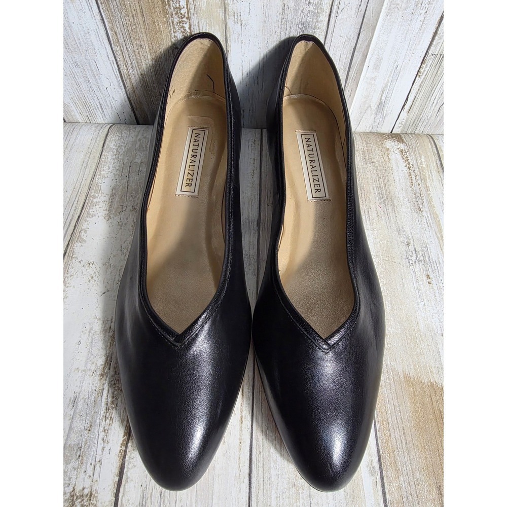Naturalizer Black Leather V-Cut Almond Toe Flats Low Wedge 10 AA 835N92 S18